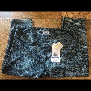 NWT Under Armour Heat Gear Compression Capris